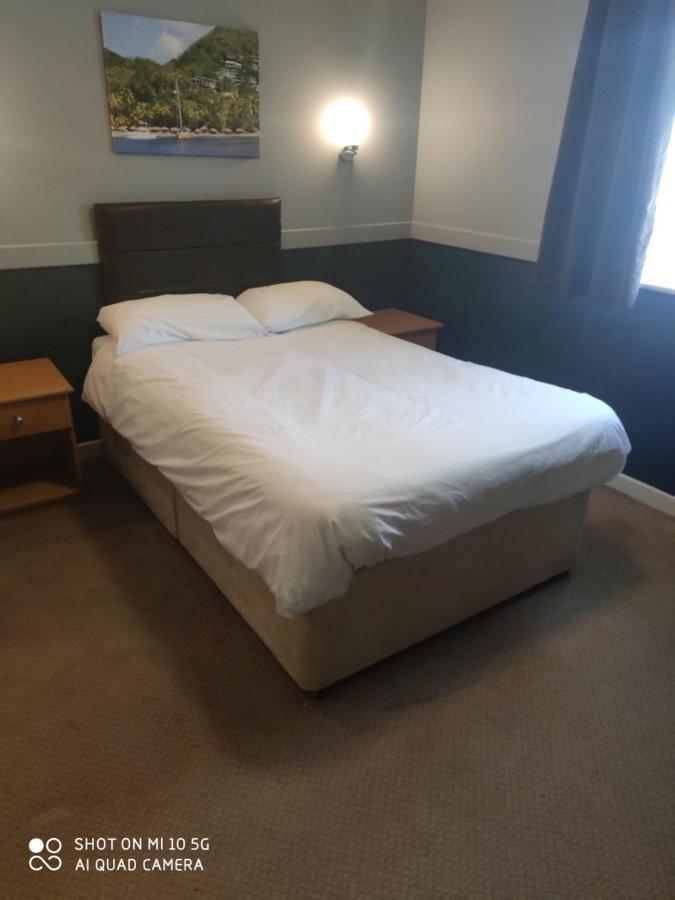 The Rowbarge Hotell Woking Exteriör bild