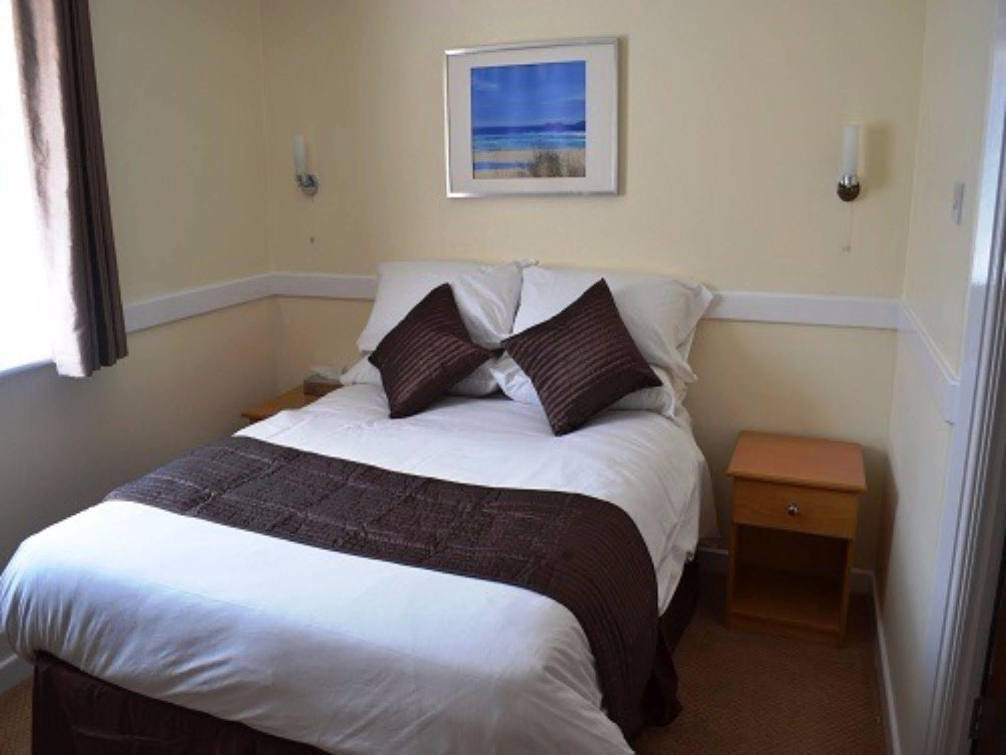 The Rowbarge Hotell Woking Exteriör bild