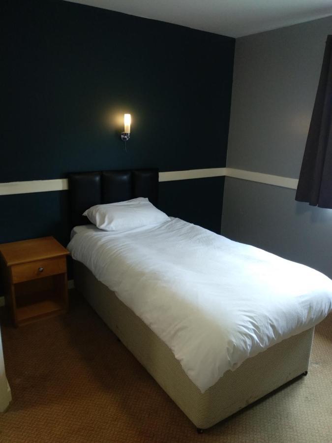 The Rowbarge Hotell Woking Exteriör bild