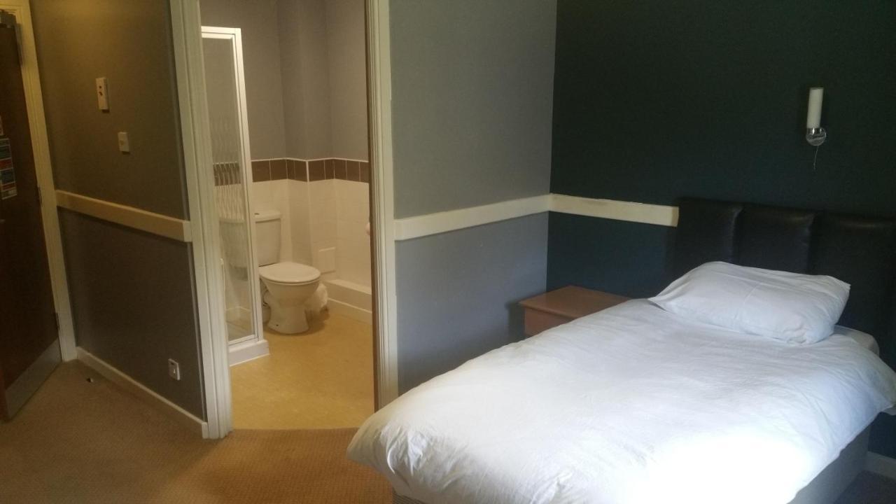 The Rowbarge Hotell Woking Exteriör bild