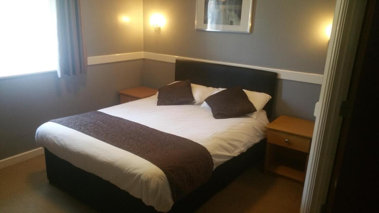 The Rowbarge Hotell Woking Exteriör bild
