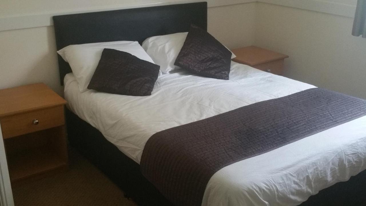 The Rowbarge Hotell Woking Exteriör bild