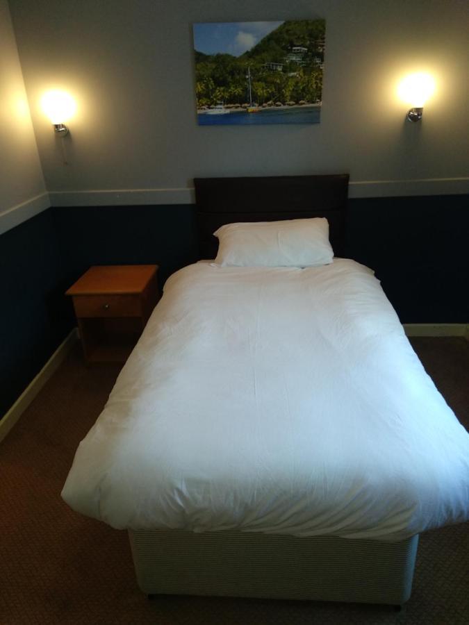 The Rowbarge Hotell Woking Exteriör bild