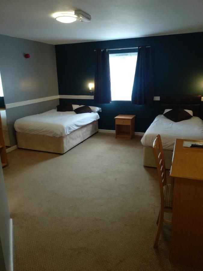The Rowbarge Hotell Woking Exteriör bild