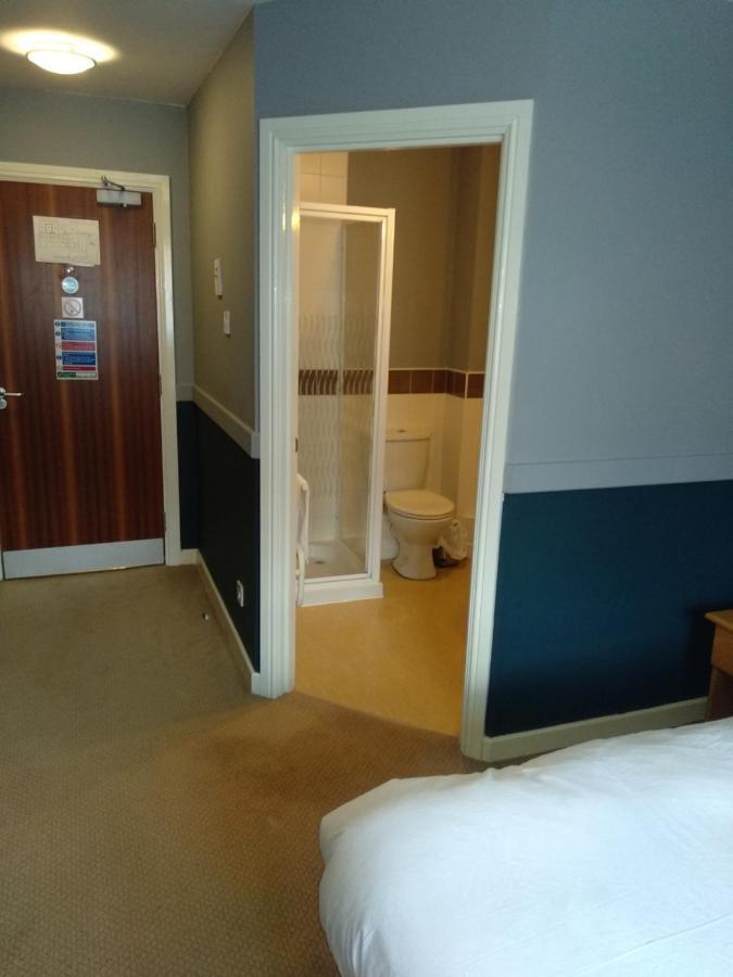 The Rowbarge Hotell Woking Exteriör bild