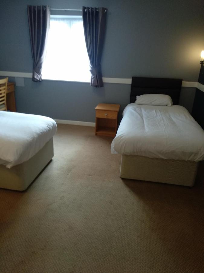 The Rowbarge Hotell Woking Exteriör bild
